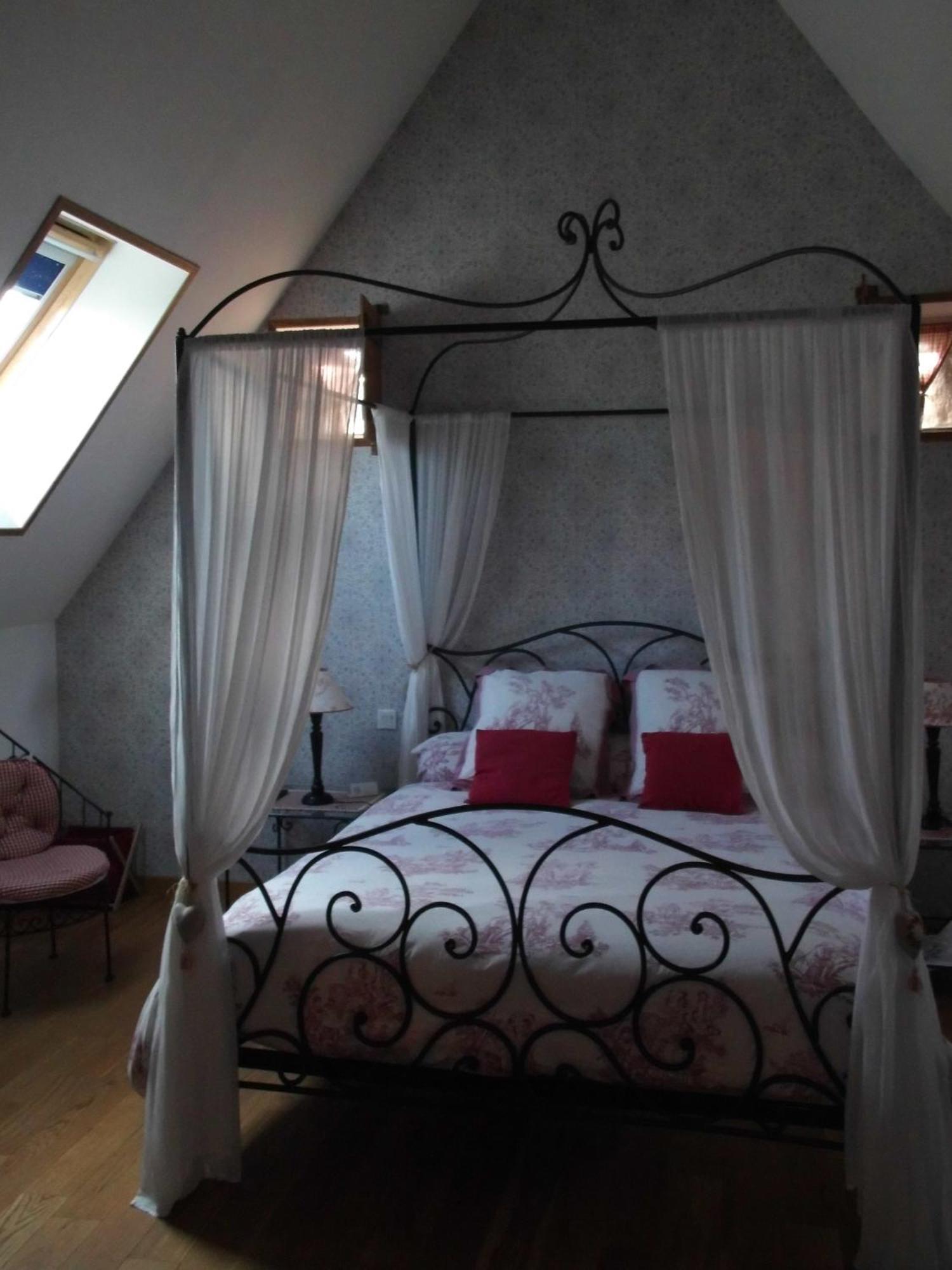Le Clos Des Tilleuls D Day Home, Chambres D'Hotes, Suite Avec Sauna Privatif, Suite Avec Balneotherapie Privative, En Supplement Option Spa Bain A Remous La Vendelée Rom bilde