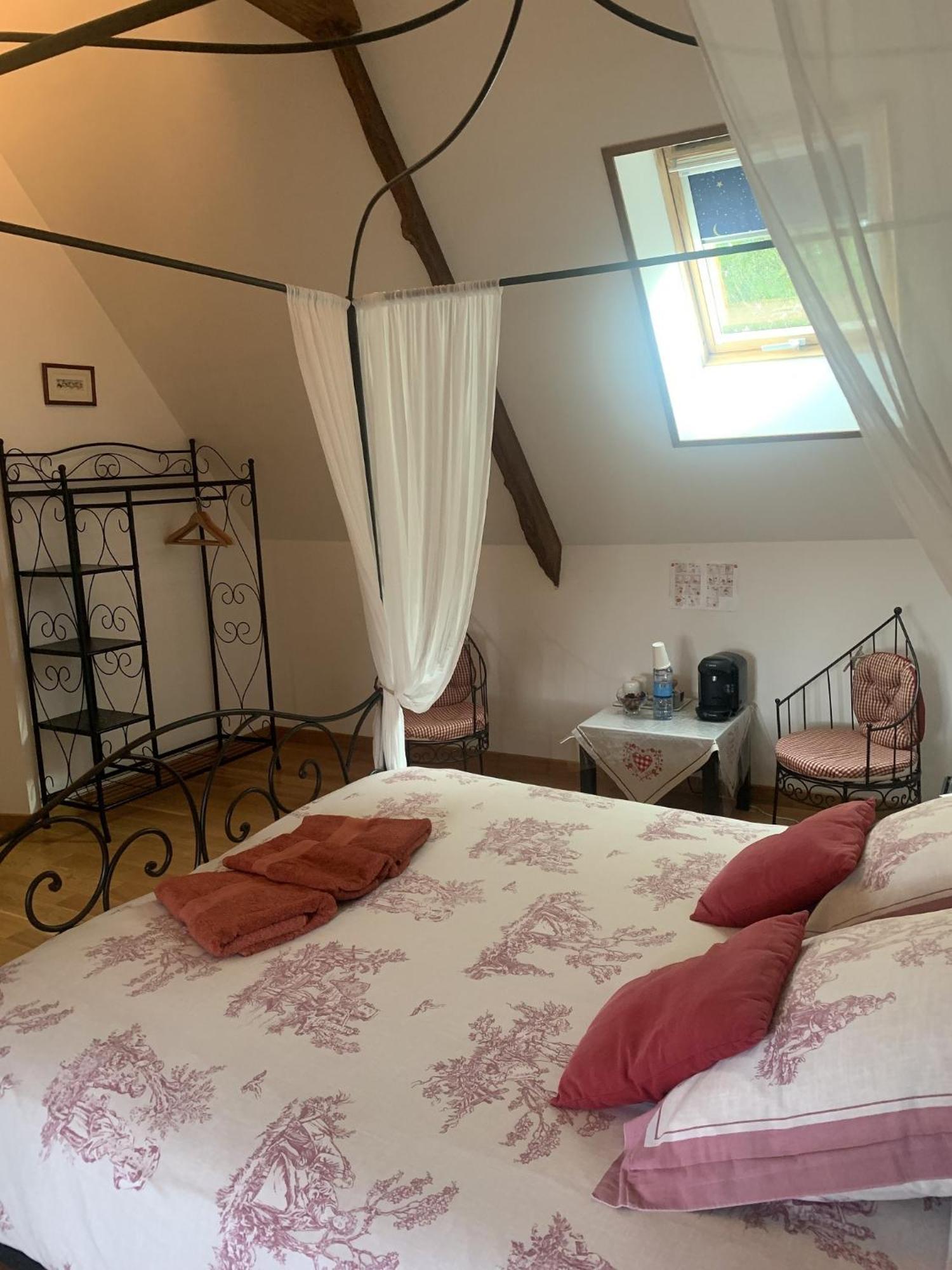 Le Clos Des Tilleuls D Day Home, Chambres D'Hotes, Suite Avec Sauna Privatif, Suite Avec Balneotherapie Privative, En Supplement Option Spa Bain A Remous La Vendelée Eksteriør bilde
